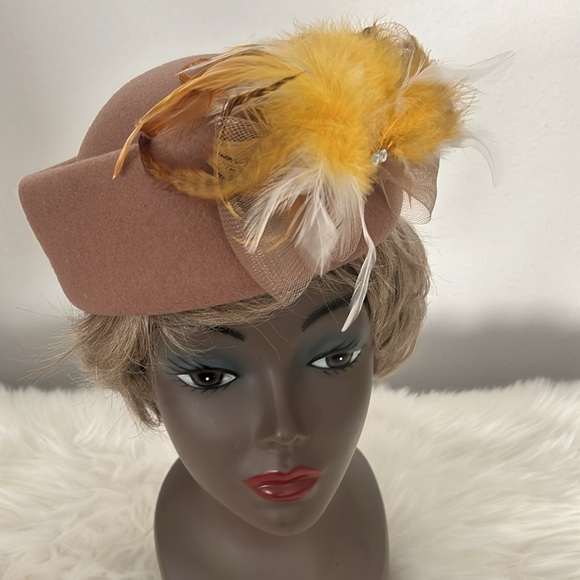 Feathered Wool Pillbox Hat 😀.      OS - Picture 4 of 4